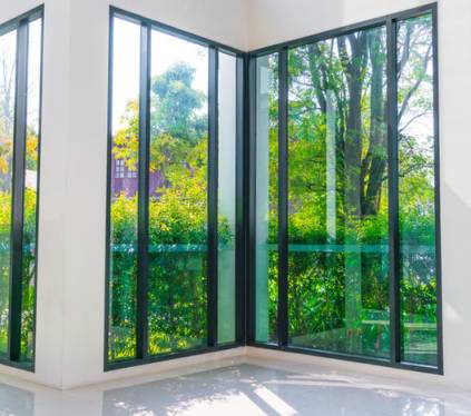 glass-window-overlooking-green-garden